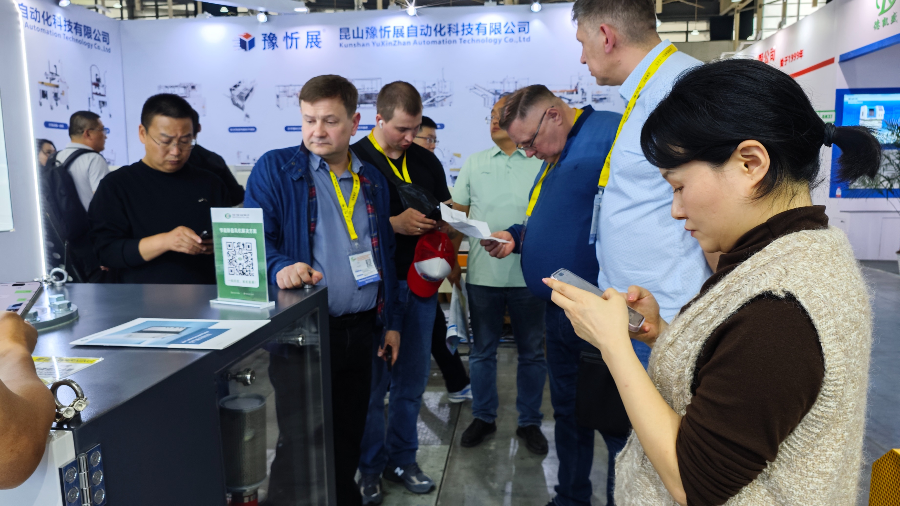 川源（中国）机械有限公司重点展出GVT空气悬浮真空泵、IVR永磁变频罗茨真空机组、RSV真空风机，吸引了众多行业客户、设备厂商与技术专家驻足交流.jpg