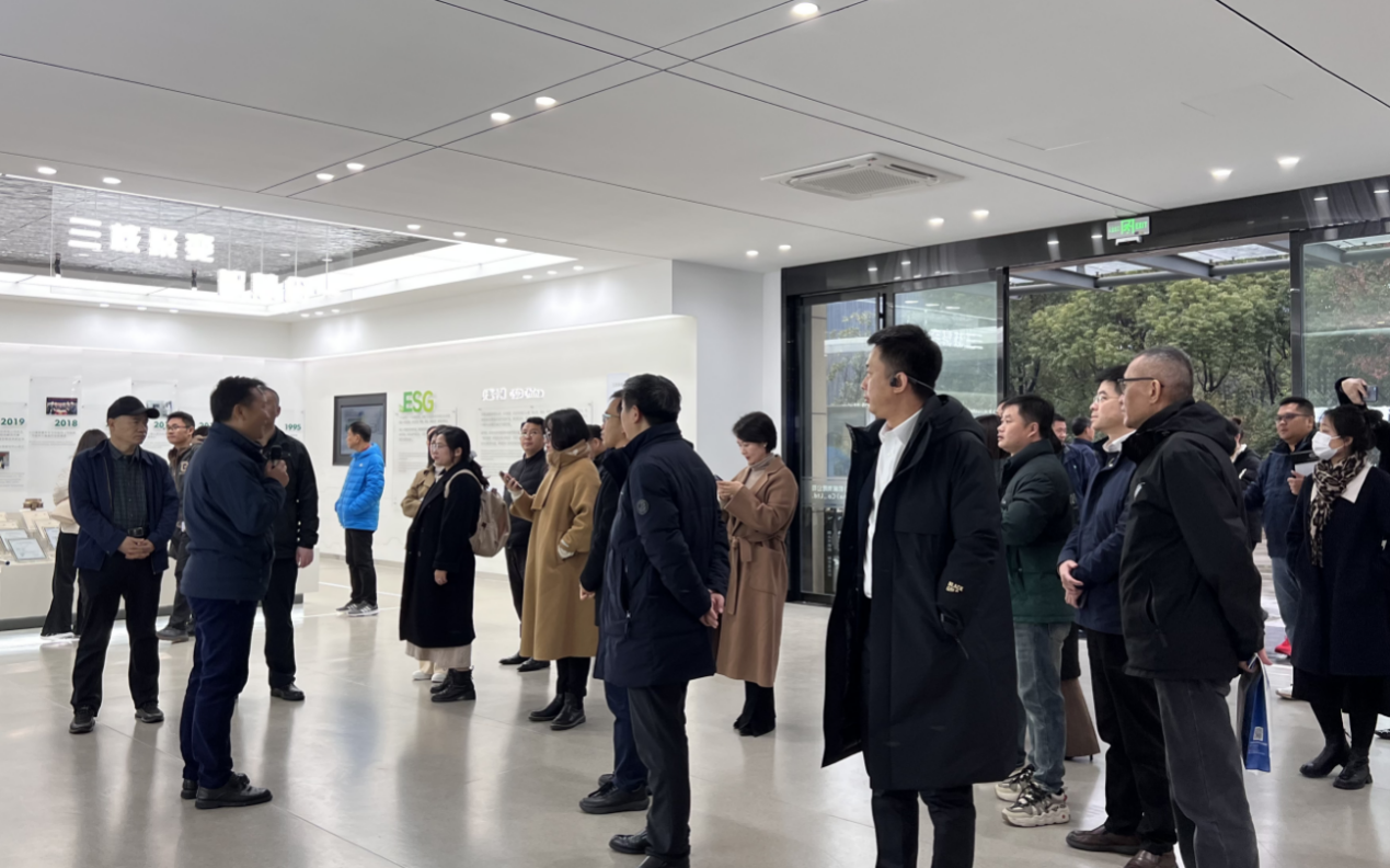 专精特新企业一同到访川源企业展厅进行交流.png 专精特新企业一同到访川源企业展厅进行交流.png