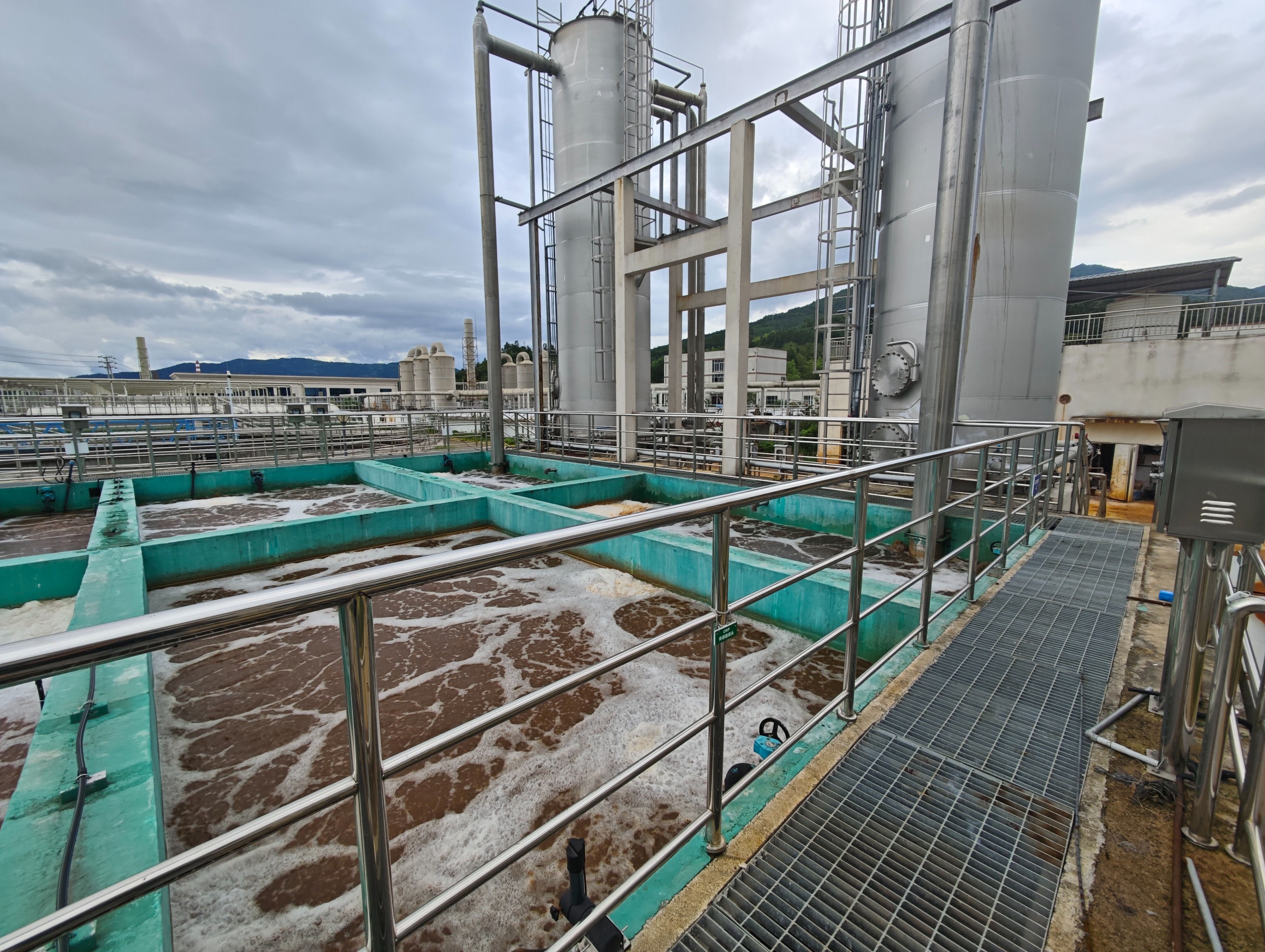 福建南平浦潭生物专业园污水处理池体现场.jpg 福建南平浦潭生物专业园污水处理池体现场.jpg